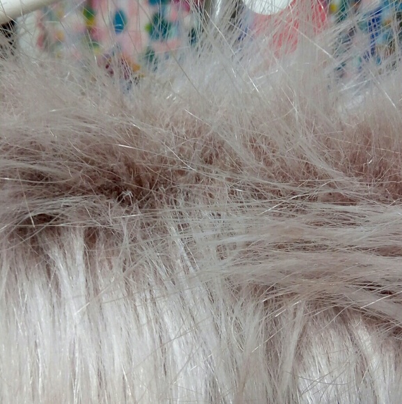 🔥NWOT Faux Fur Vest - Dusty Rose🔥 - Picture 4 of 8